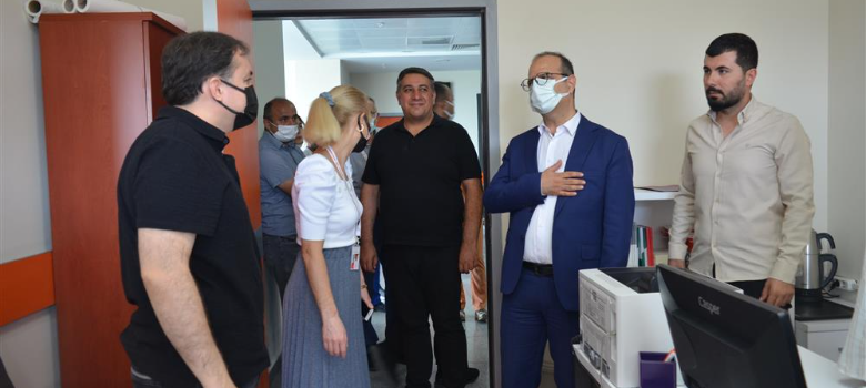 İl Sağlık Müdürümüz Kırşehir Eğitim ve Araştırma Hastanesi Polikliniklerini Ziyaret Etti